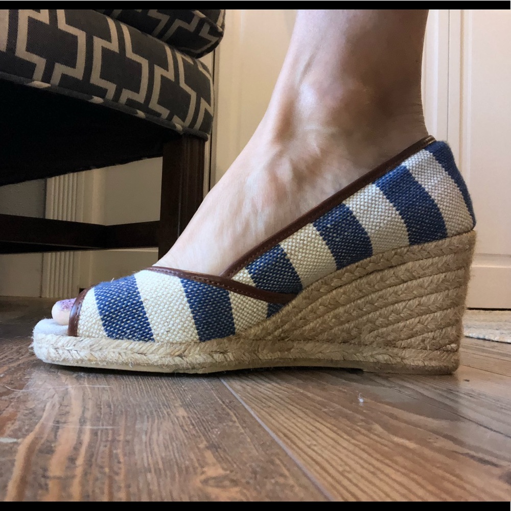 Peep toe shoes